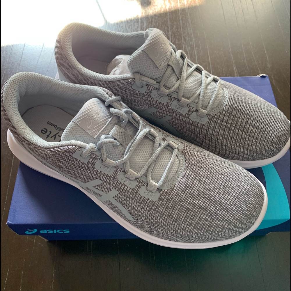 Athletic shoes, NWT